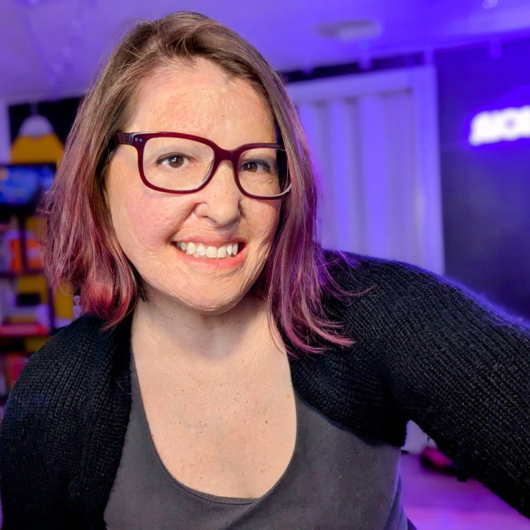 kelli's headshot
